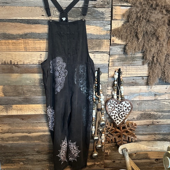 aerie Pants - American Eagle bohemian playful .. Grey Overalls with Paisley Print upcycle
